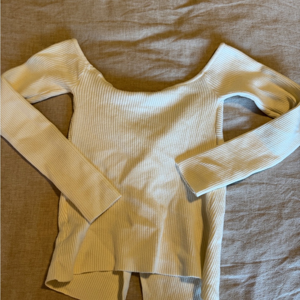 Abercrombie & Fitch Off-Shoulder Cream Sweater - Picture 9 of 9
